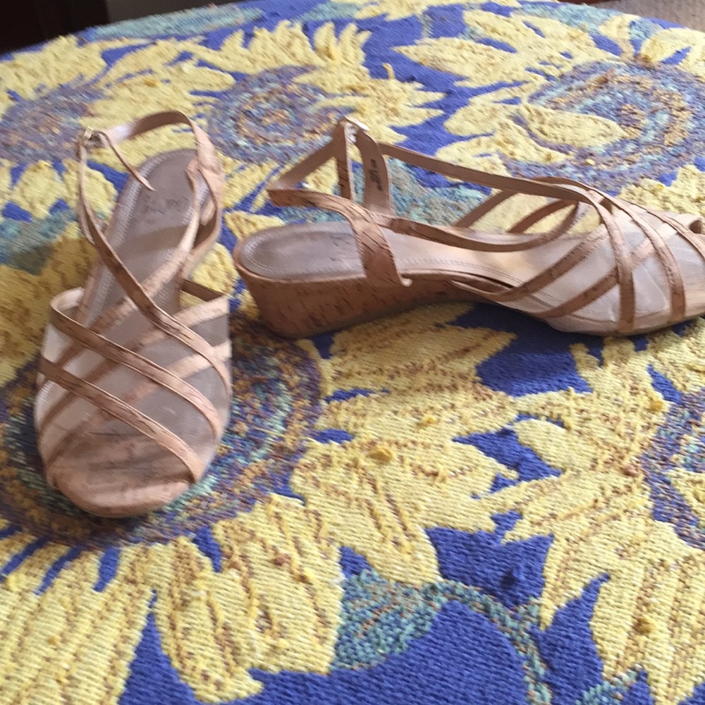 Woman Shoes - Picture 2 of 4